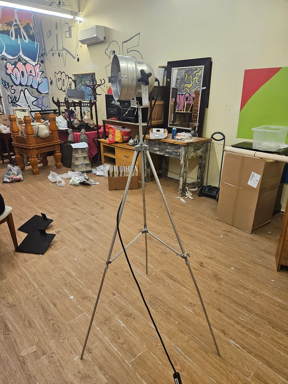 Lot 183 – Industrial-Style Metal Spotlight Floor Lamp on Telescopic Tripod Stand