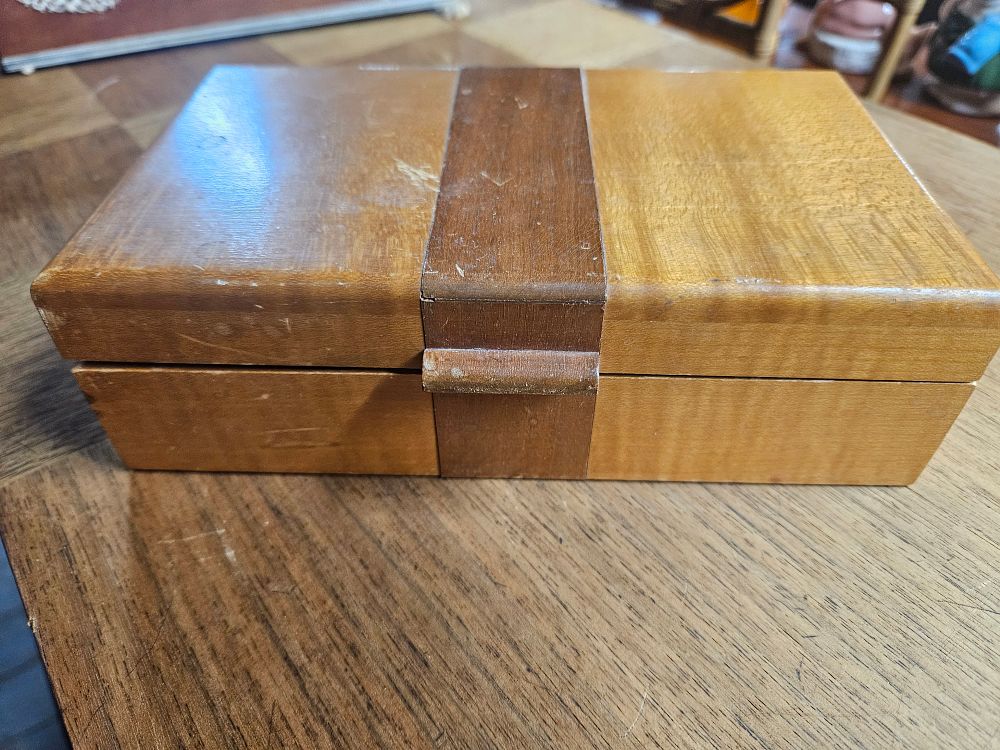 Lot 186 – A Mid-20th-Century Mixed Wood Hinged Desktop Box