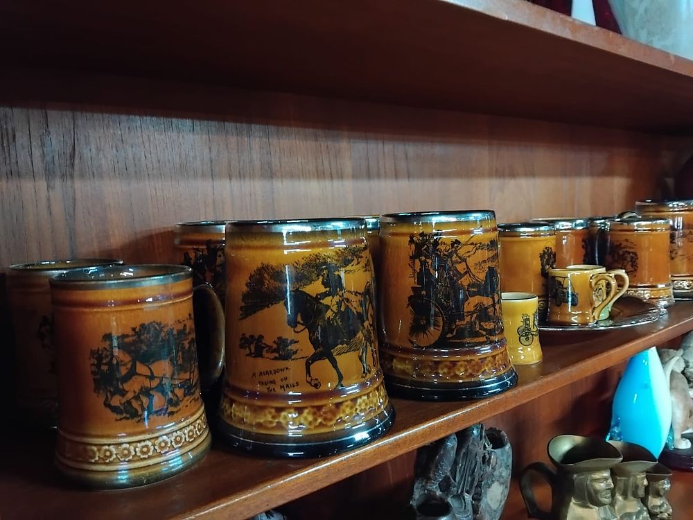 Lot 215 – A Collection of English Amber Glazed Transfer-Printed Earthenware Tankards and Tea Wares with Coaching Scenes