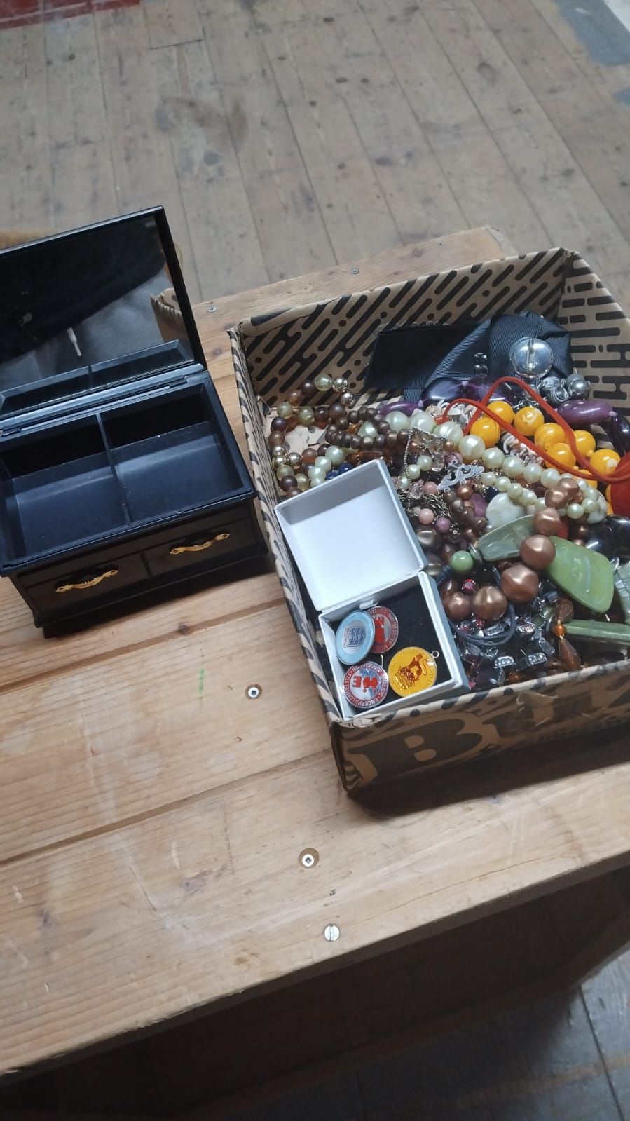 Lot 294 – An Assortment of Costume Jewellery and Enamel Badges with a Desktop Jewellery Box
