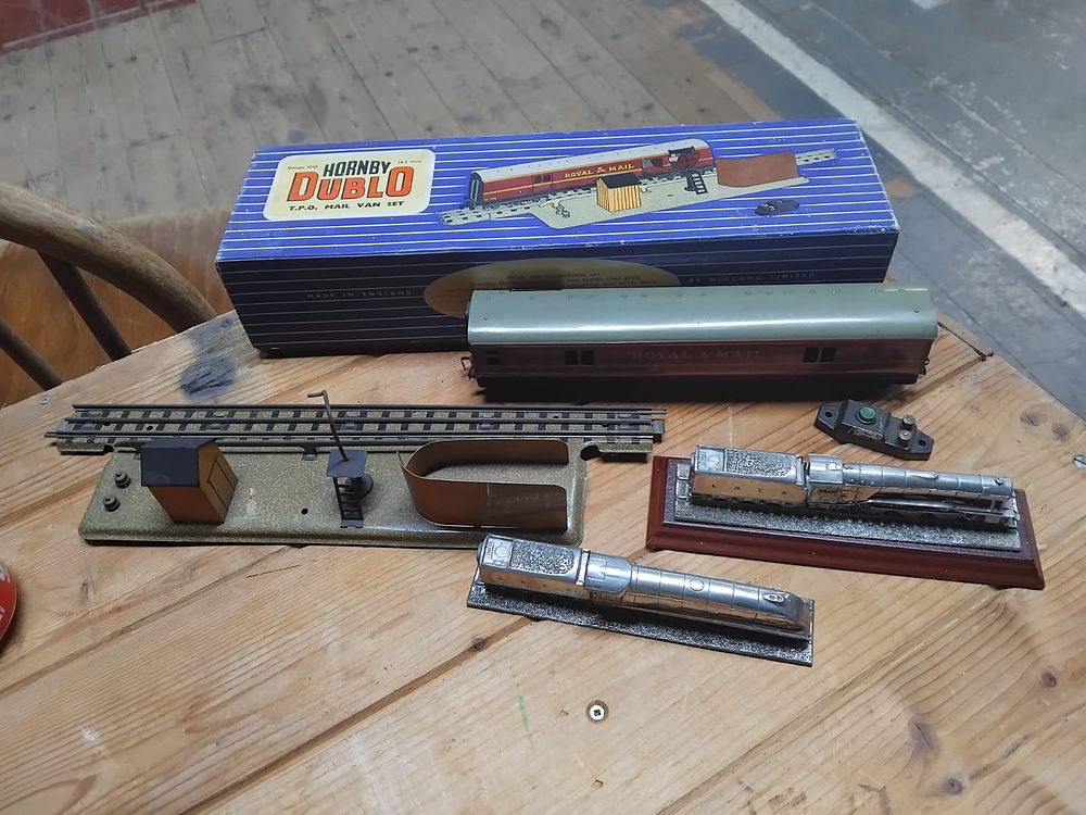 Lot 298 – A Collection of Hornby Dublo OO Gauge Railway Items and LNER Locomotives