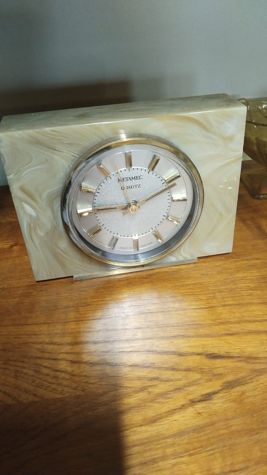 Lot 312 – Metamec Quartz Stone-Effect Mantel Clock