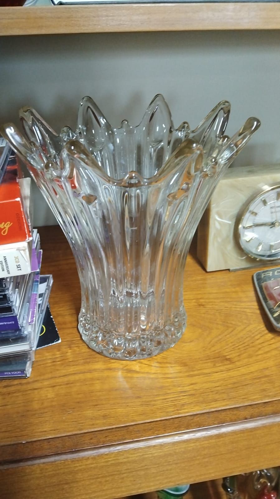 Lot 313 – A Mid-20th Century Clear Pressed Glass Splash Vase Attributed to Sowerby