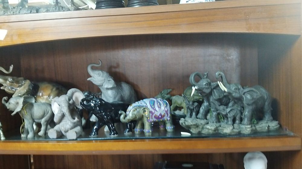 Lot 322 – A Collection of Decorative Ceramic and Resin Elephant Figurines