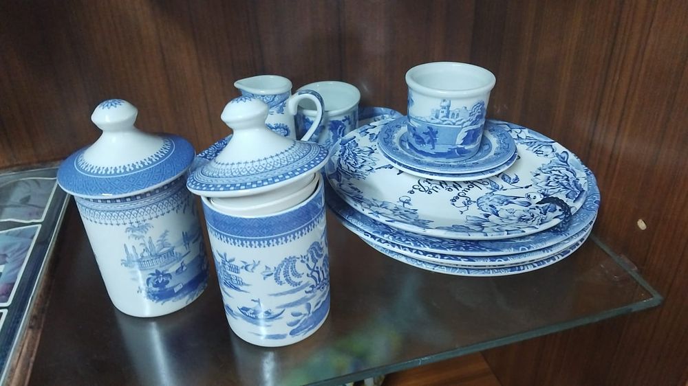 Lot 329 – A Collection of Blue and White Transfer-Printed Earthenware