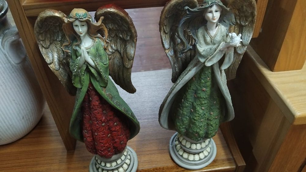 Lot 352 – A Pair of Contemporary Woodland Themed Resin Angel Figurines