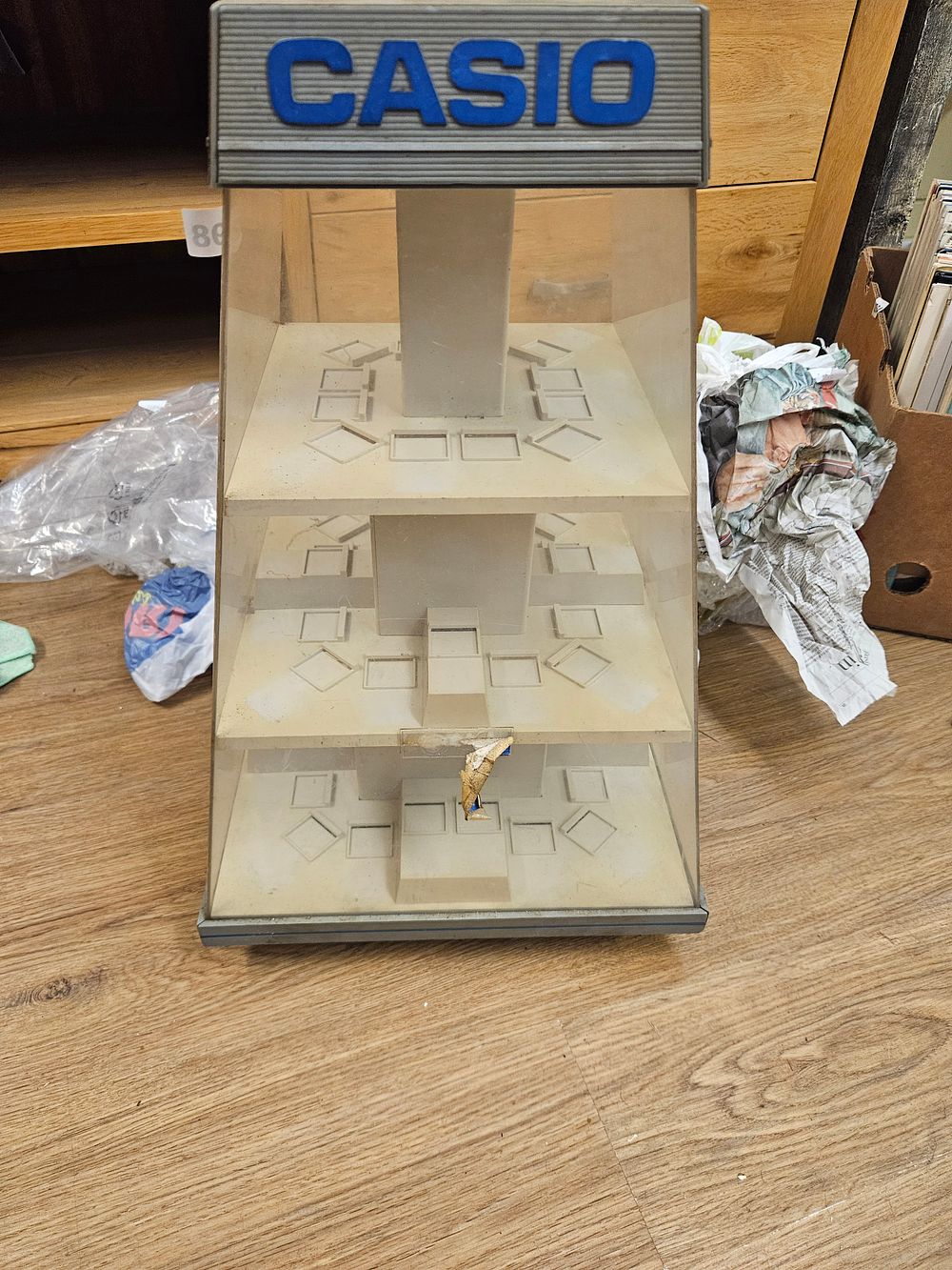 Lot 382 – Vintage Casio Retail Counter-Top Watch Display Case