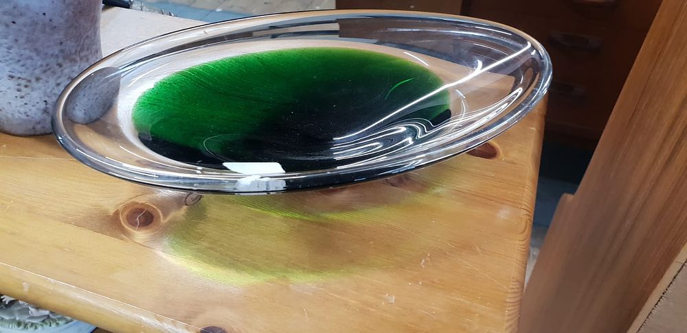 Lot 410 – Mid-Century Style Cased Green and Clear Art Glass Elliptical Bowl