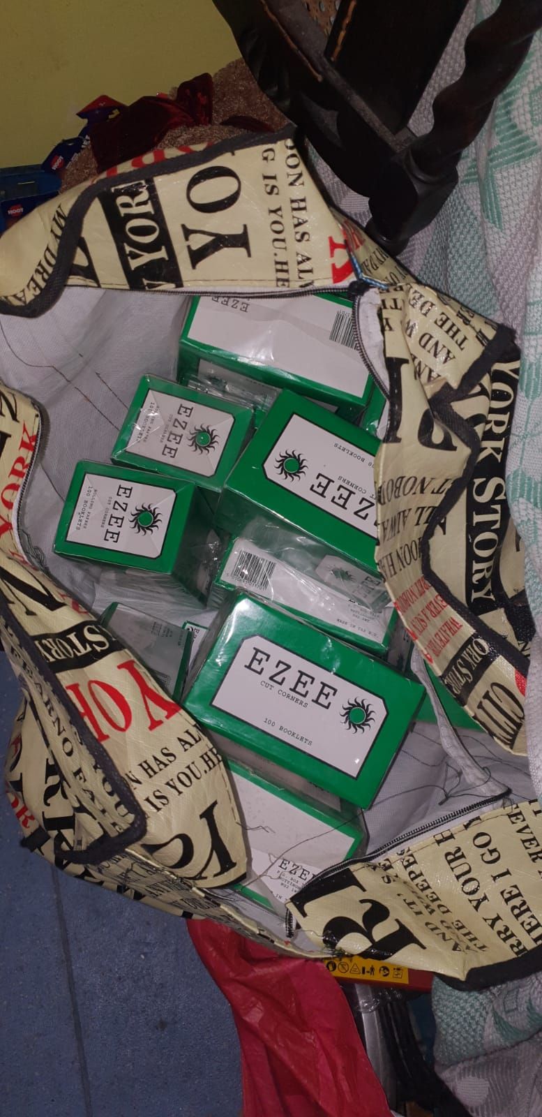 Lot 418 – A Collection of Ezee Green Cut Corners Standard Cigarette Rolling Papers