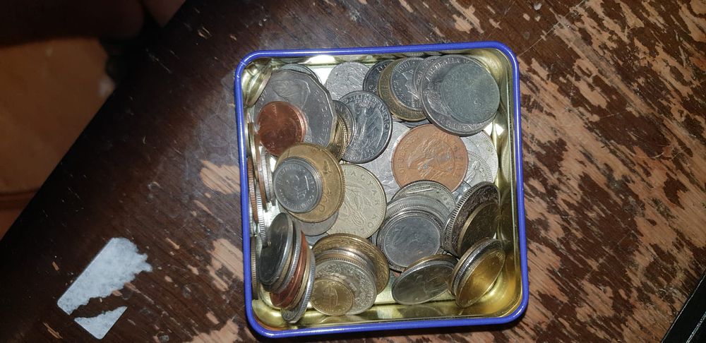Lot 463 – A Collection of International, US, and UK Commonwealth Circulated Coins