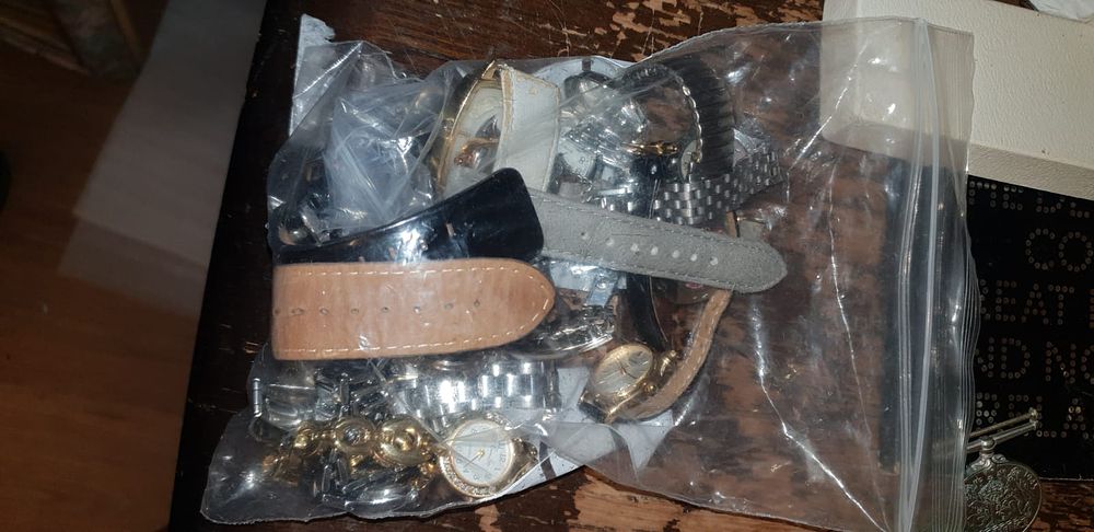 Lot 489 – An Assortment of Ladies’ and Gentlemen’s Wristwatches