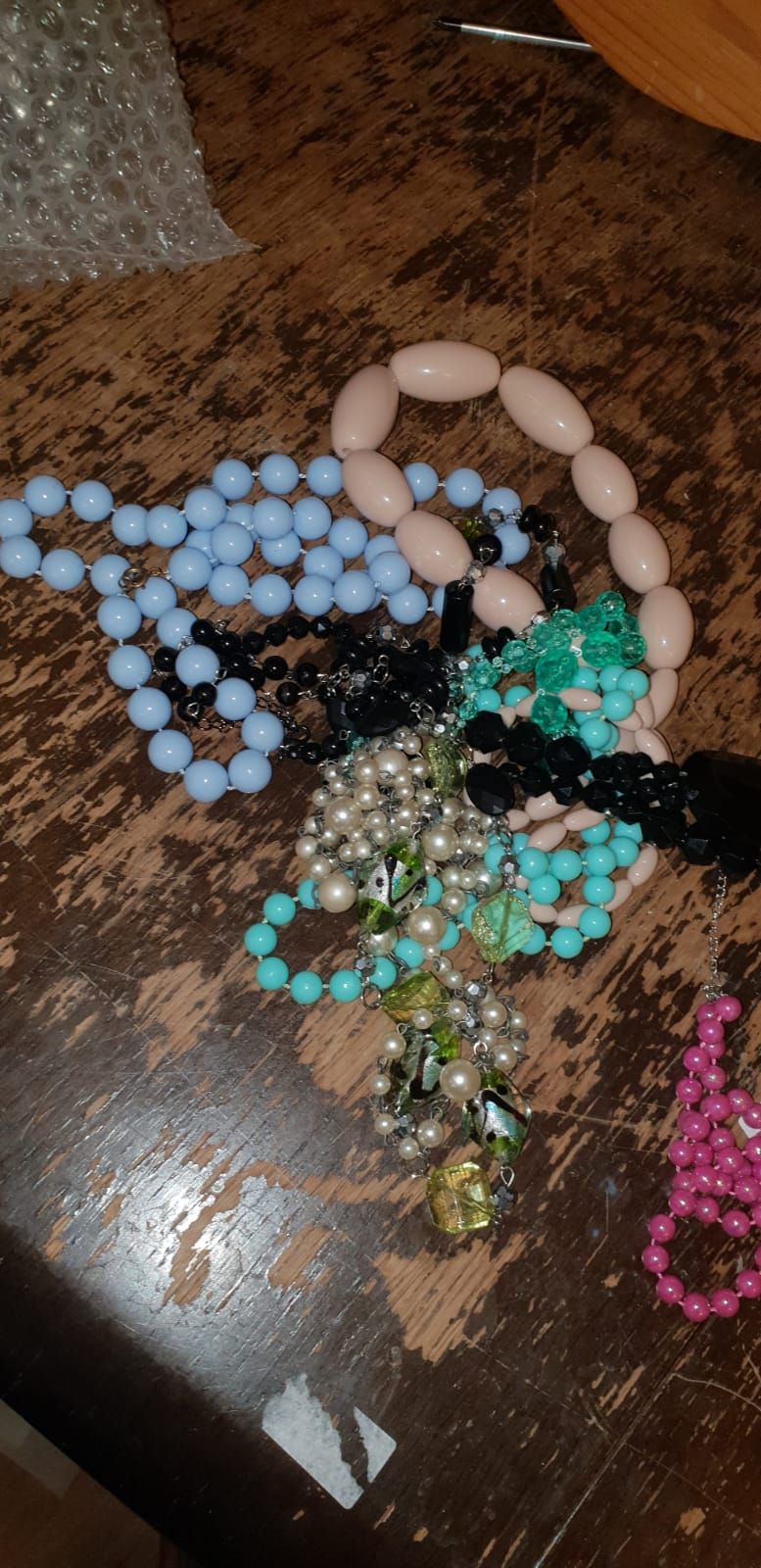 Lot 491 – An Assortment of Vintage Beaded Costume Jewellery Necklaces