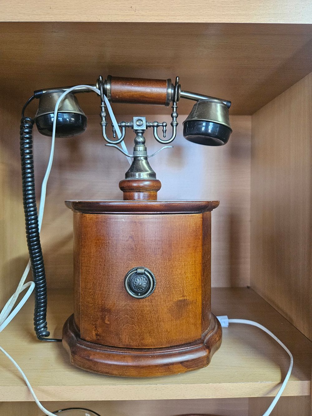 Lot 183 – A Reproduction Vintage-Style Wooden Desk Telephone