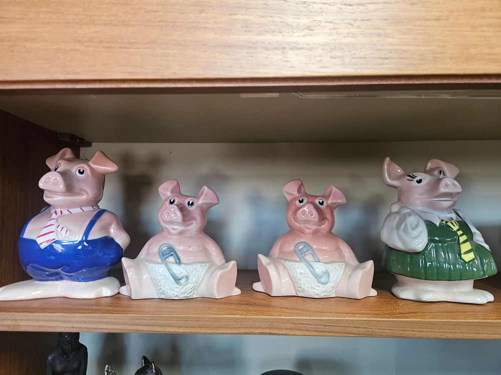 Lot 195 – A Group of Wade NatWest Ceramic Piggy Banks