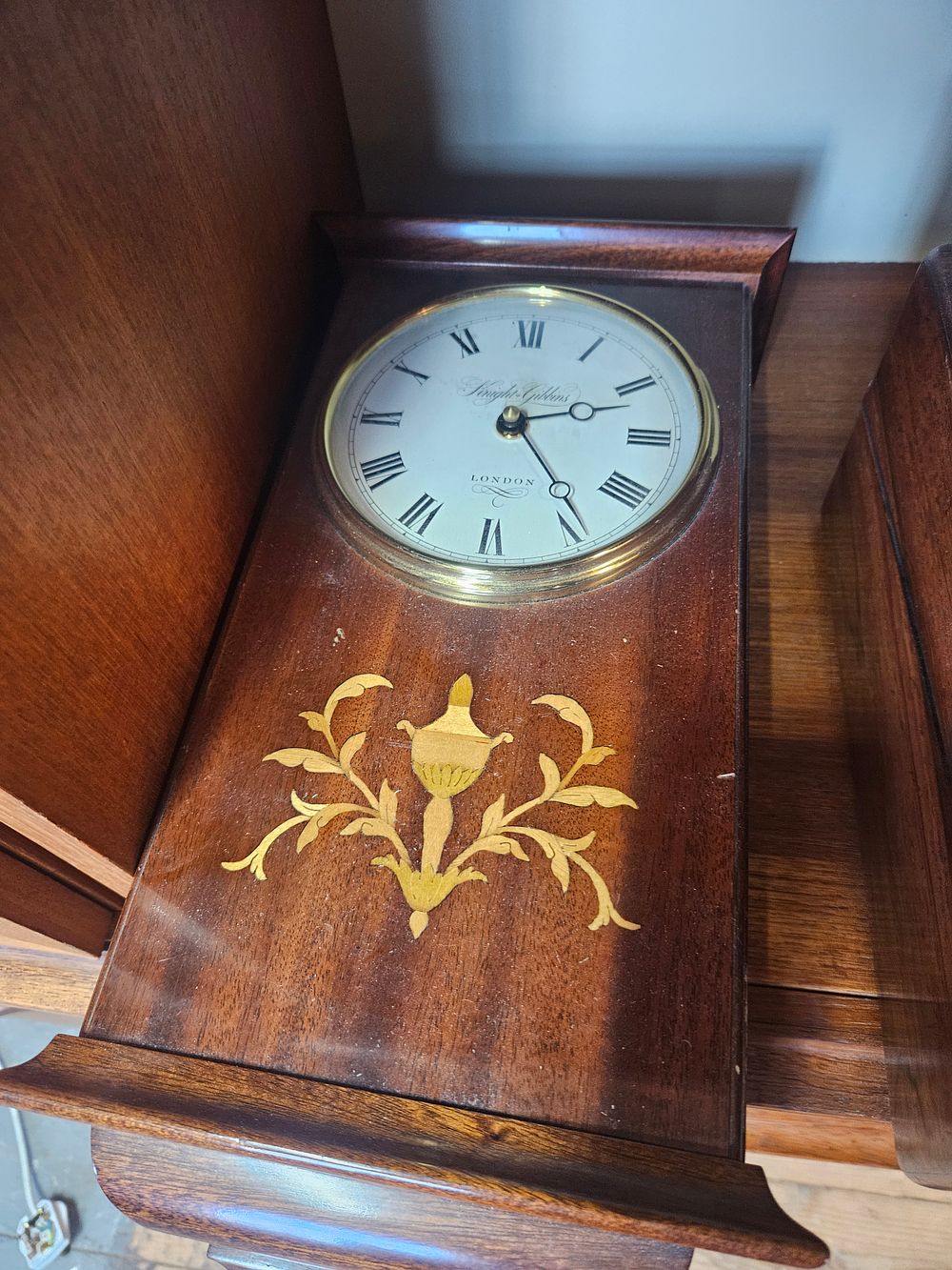 Lot 210 – A modern Knight & Gibbons mahogany cased mantel clock with marquetry inlay
