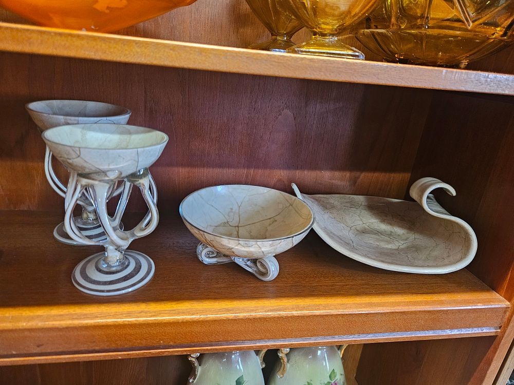Lot 232 – A Collection of Art Glass attributed to Jozefina Krosno in the Jellyfish Pattern