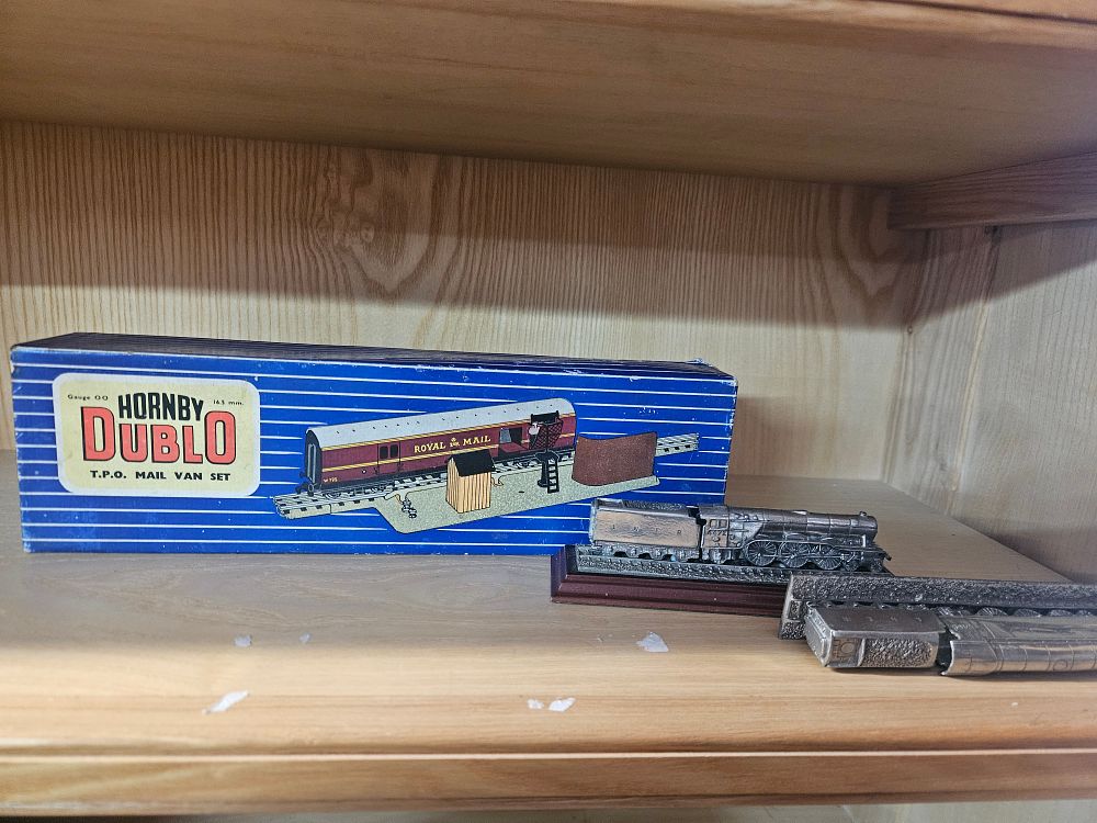 Lot 253 – A Trio of Railway Themed Collectables Including Boxed Hornby Dublo T.P.O. Mail Van Set