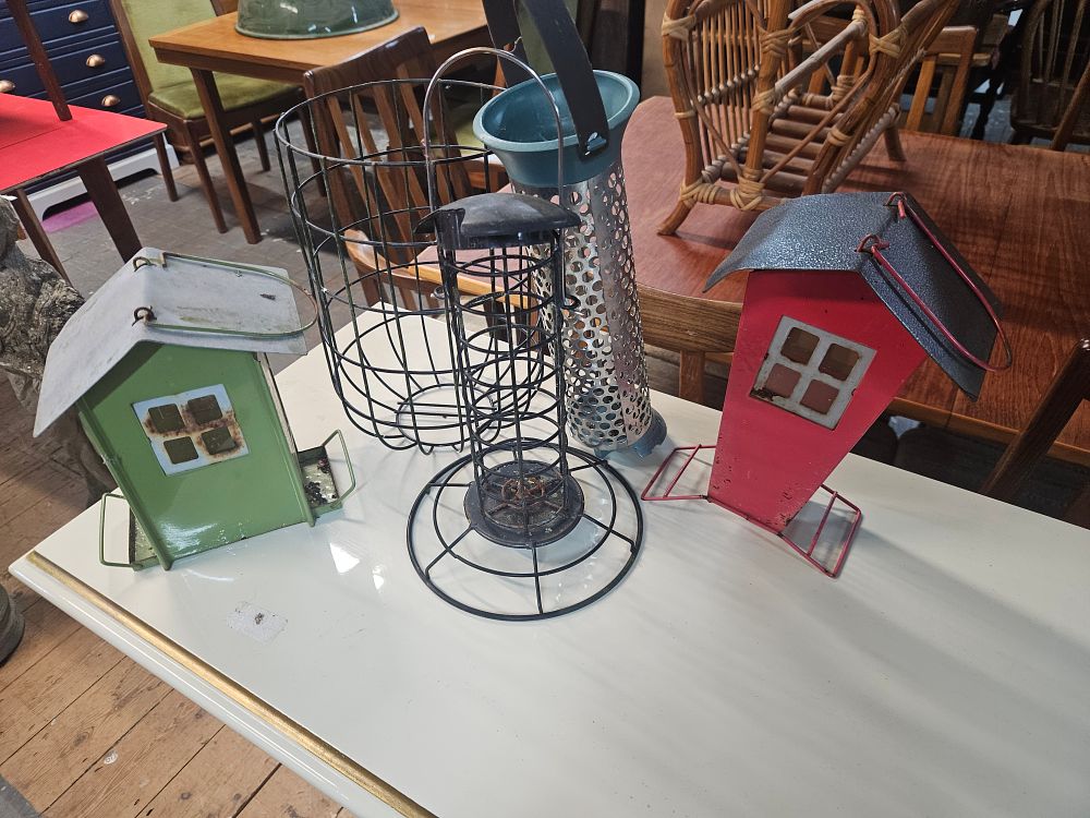 Lot 284 – A Collection of Assorted Metal Garden Bird Feeders