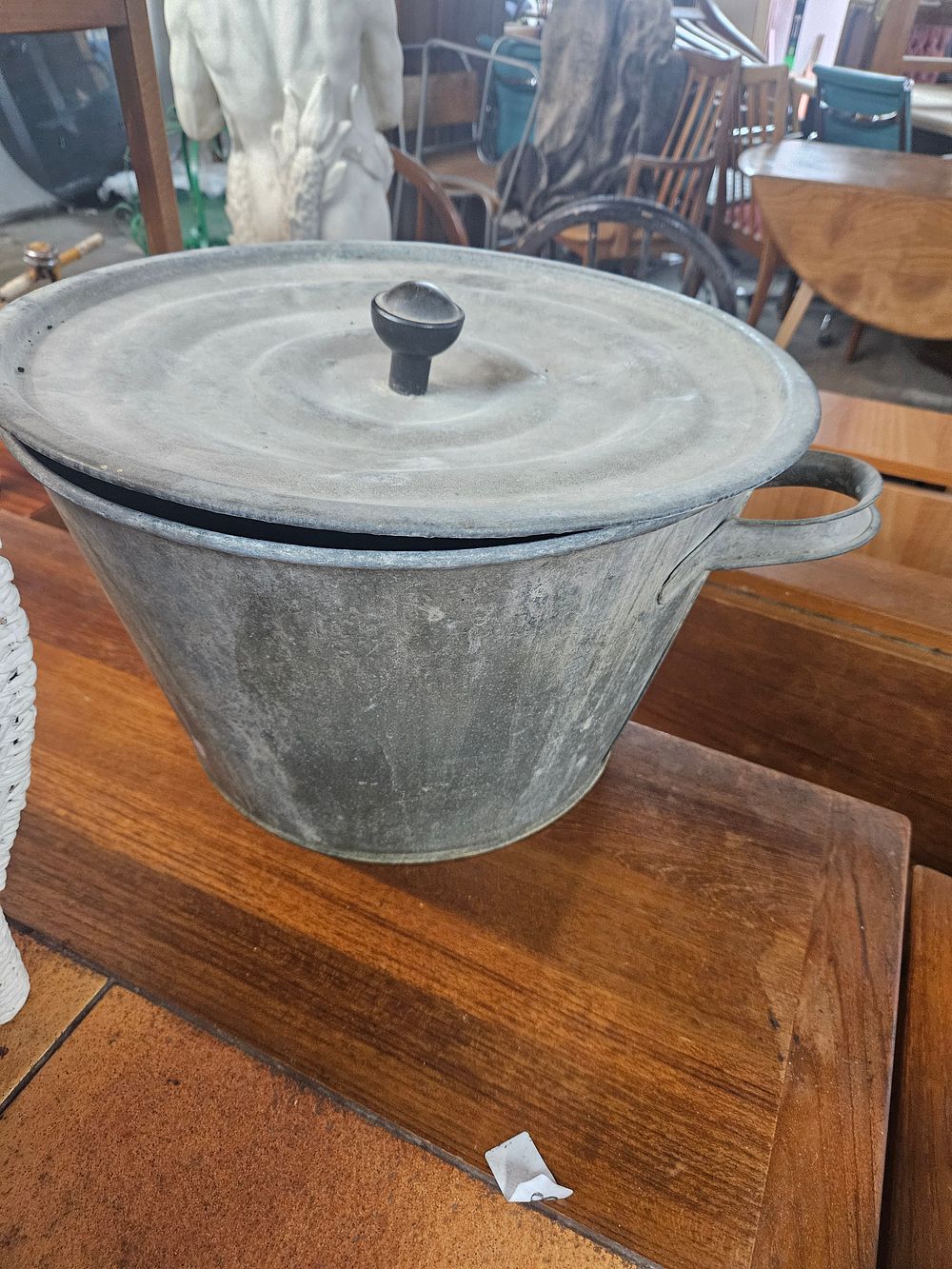 Lot 286 – Vintage galvanised steel lidded slop pail