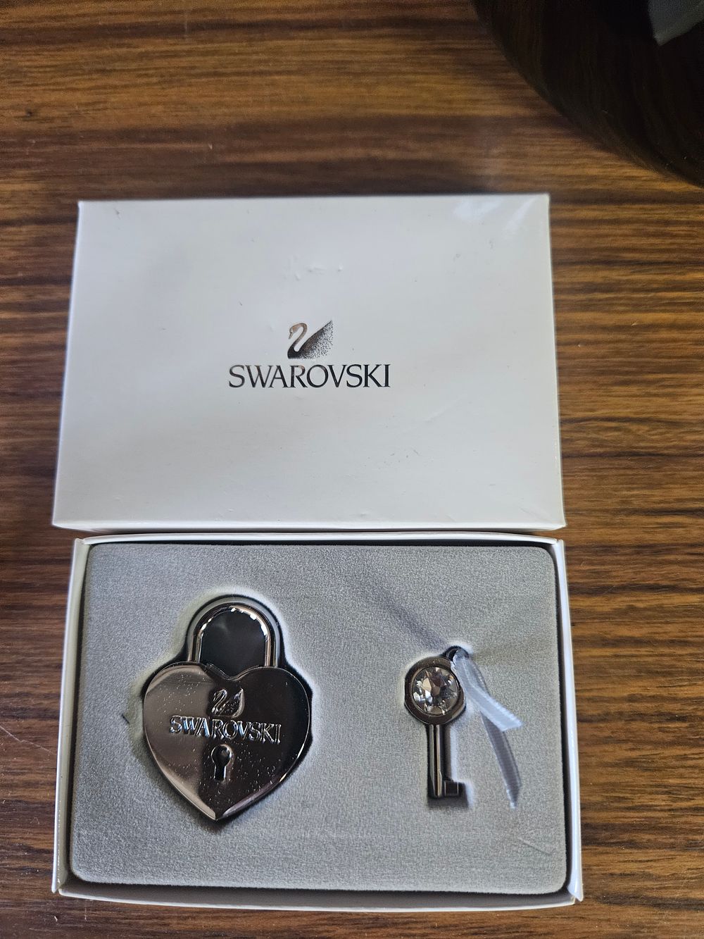 Lot 322 – Swarovski Heart-Shaped Padlock and Key Set
