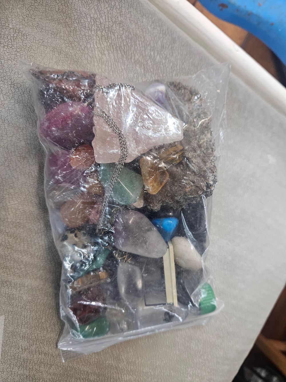 Lot 335a – Bag of gem stones ect