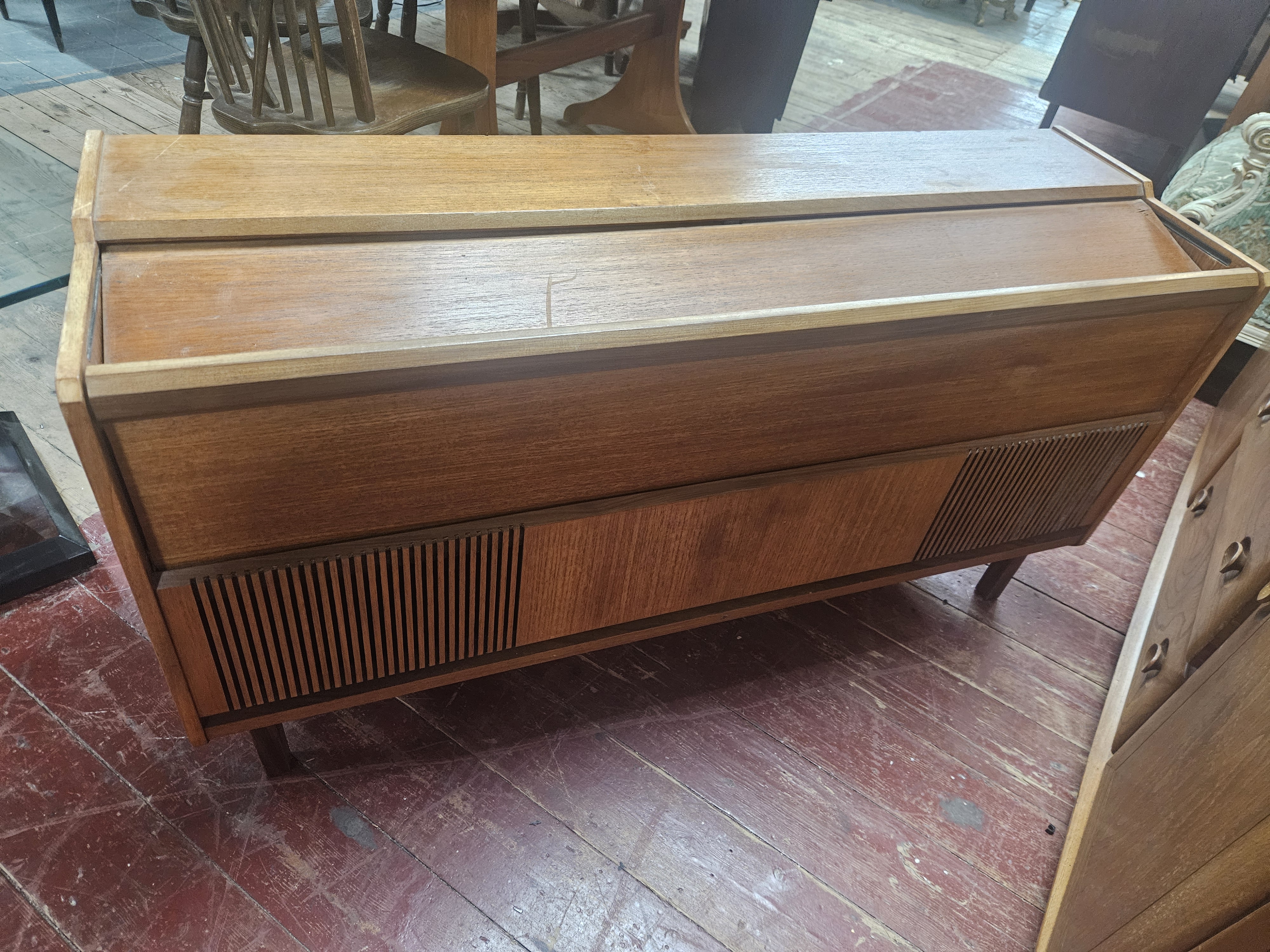 Mid-Century Modern Ferguson Teak Veneered Radiogram working