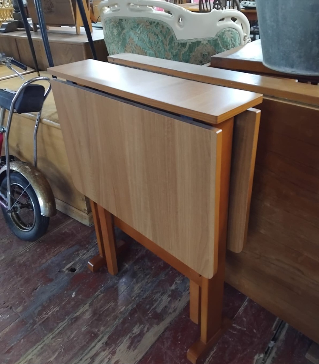 A Modern Veneered Drop-Leaf Gateleg Dining Table