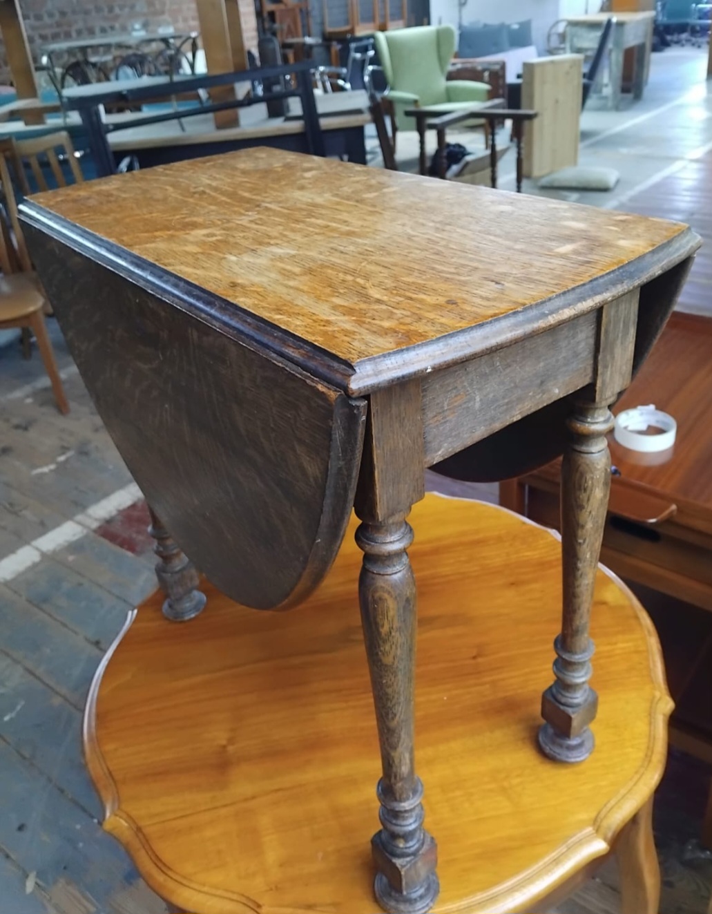 Early 20th Century Oak Gate-leg Drop-leaf Side Table
