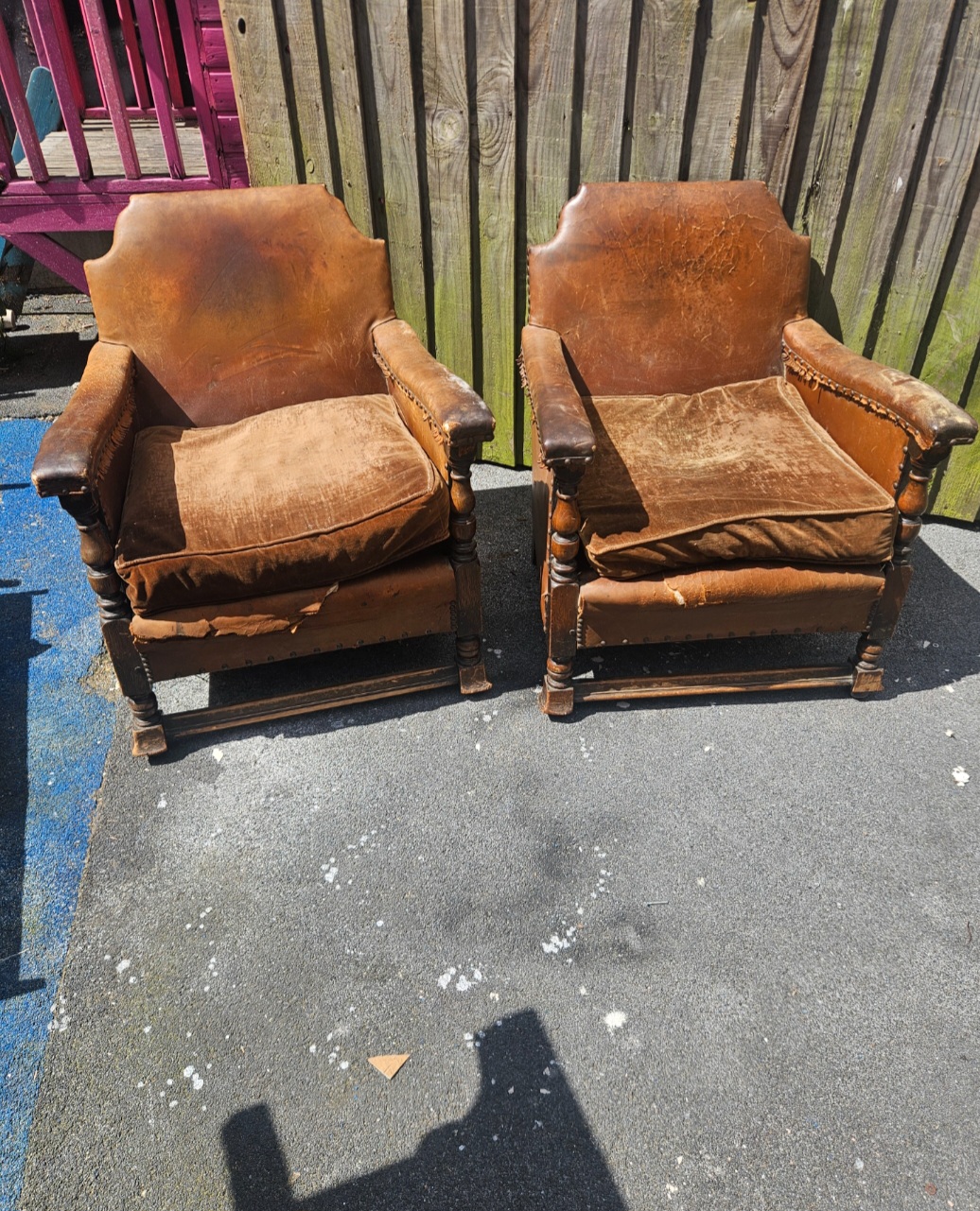 A Pair of Jacobean Revival Oak and Leather Club Armchairs af