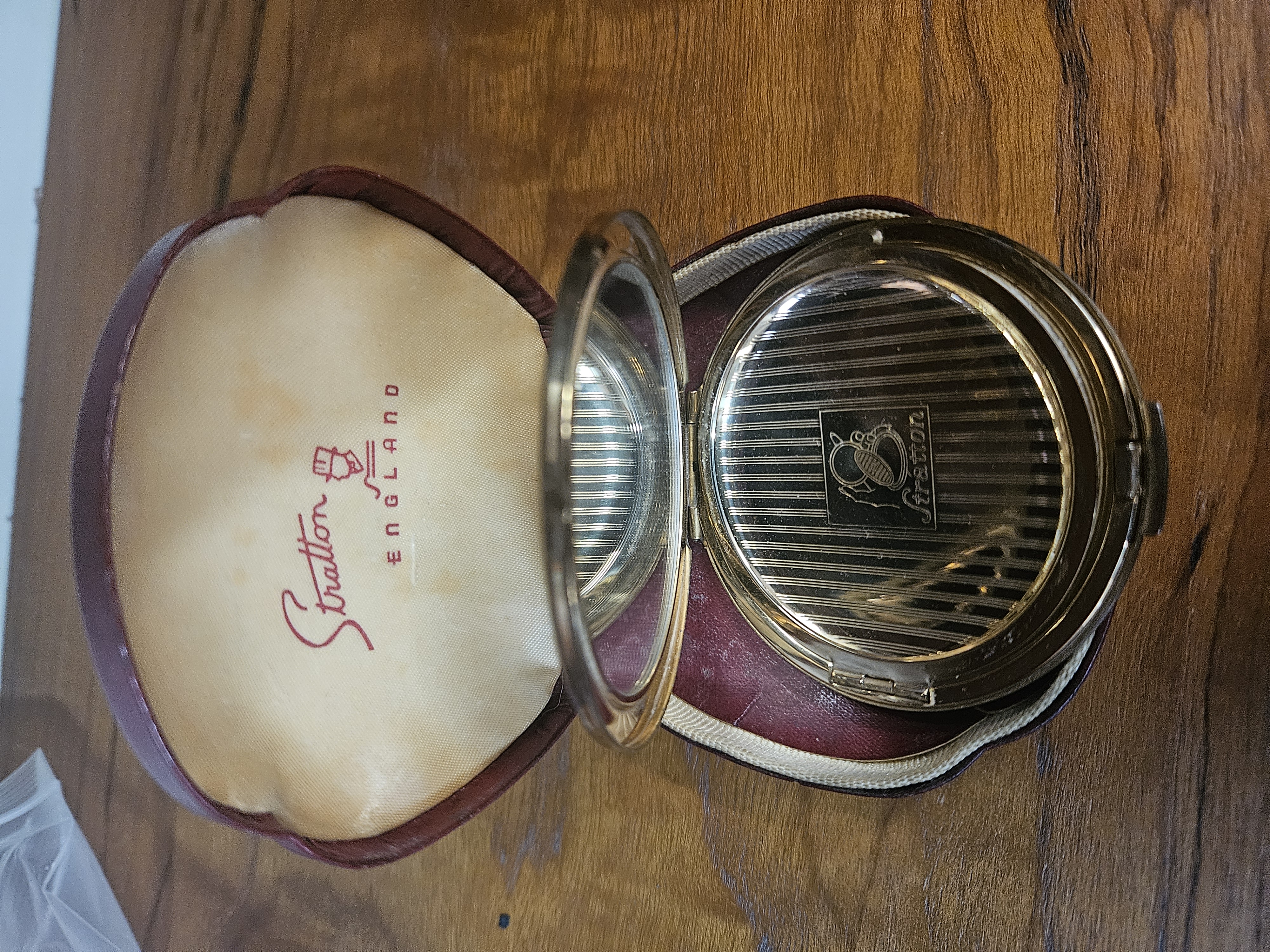 Vintage Stratton Enamelled Swan Motif Powder Compact with Original Case