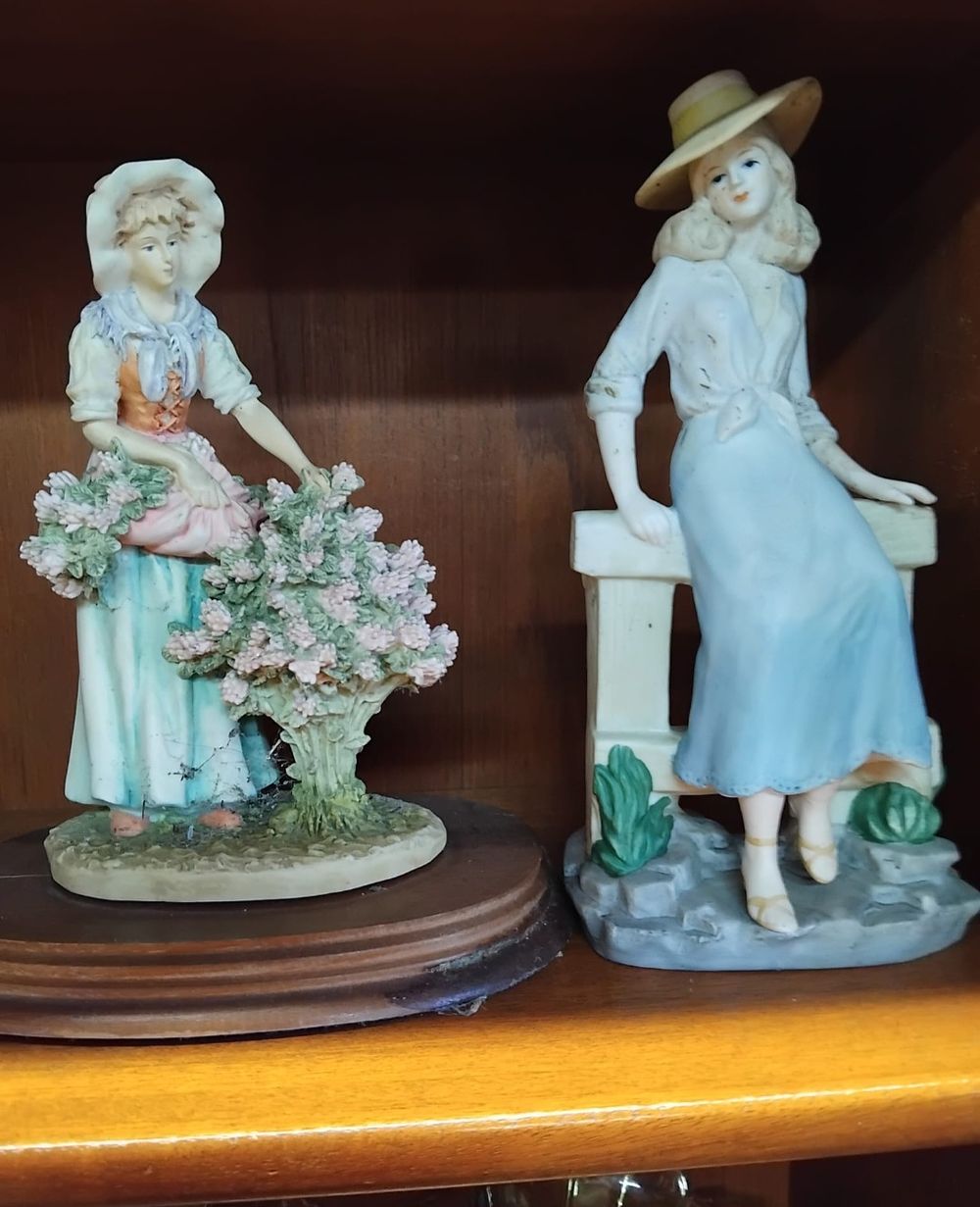 Lot 143 – A Pair of Leonardo Collection Ceramic Figurines