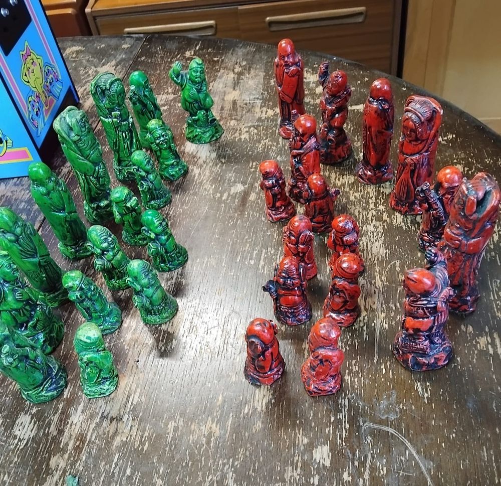 Lot 164 – A Vintage Duncan Design Oriental Themed Chess Set