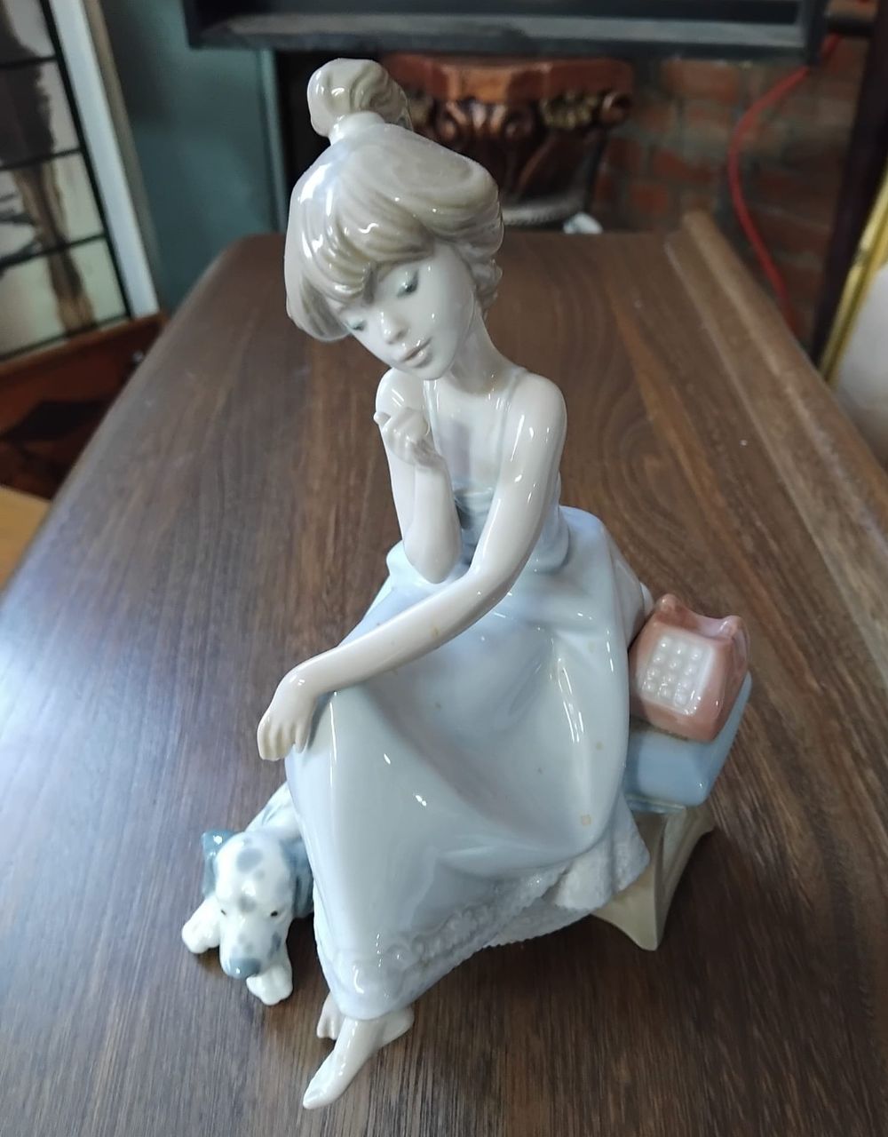 Lot 176 – Lladro Porcelain Figurine Model 5466 Chit-Chat
