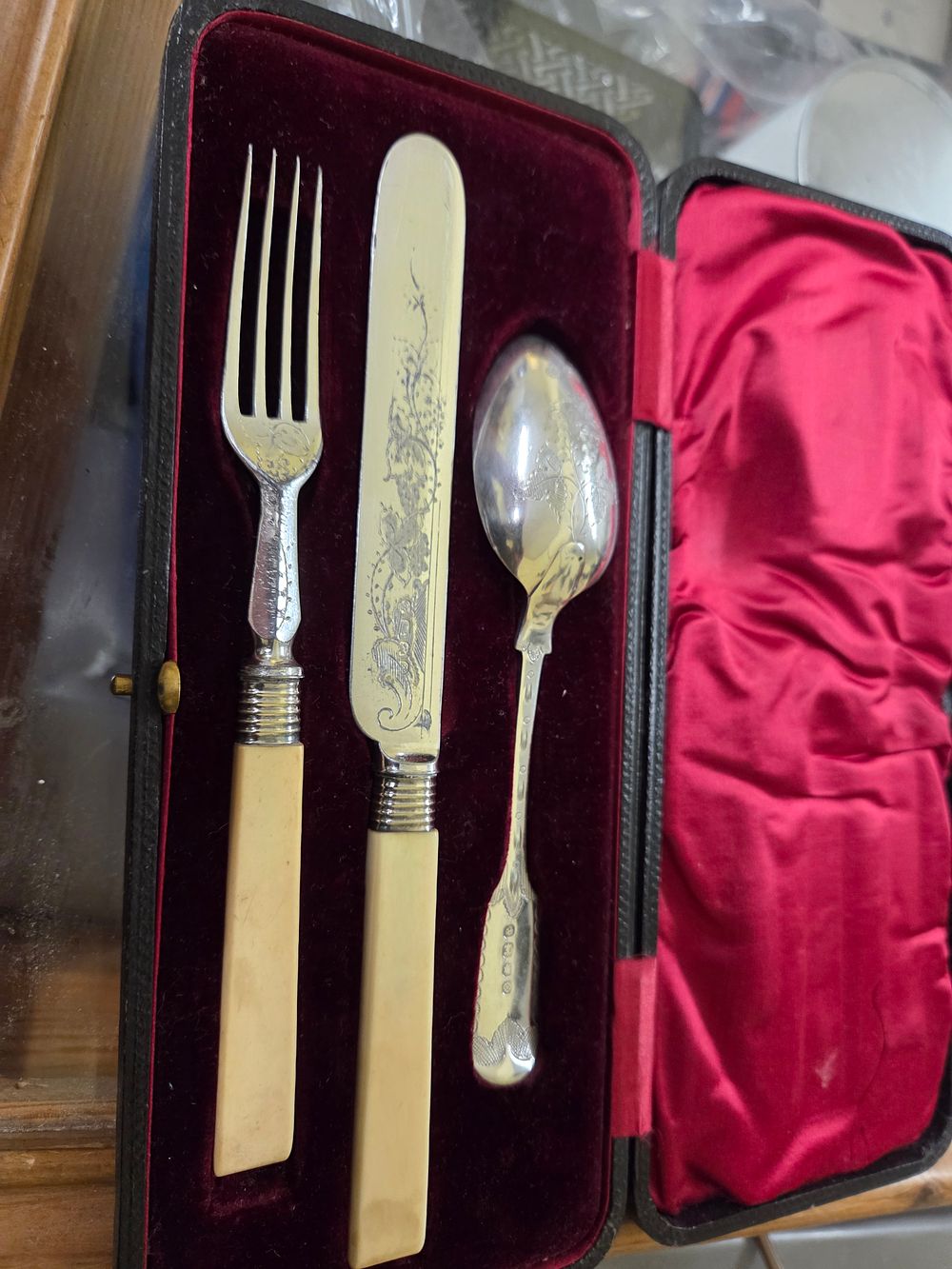 Lot 160 – A Victorian Dessert Trio