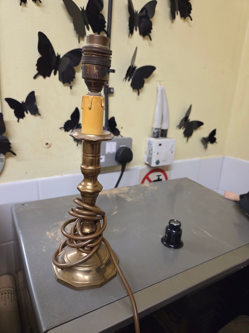 Lot 162 – A Vintage Brass Table Lamp with Octagonal Base af not tested