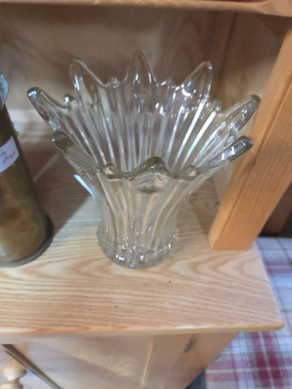Lot 213 – A Vintage Glass Handkerchief Vase