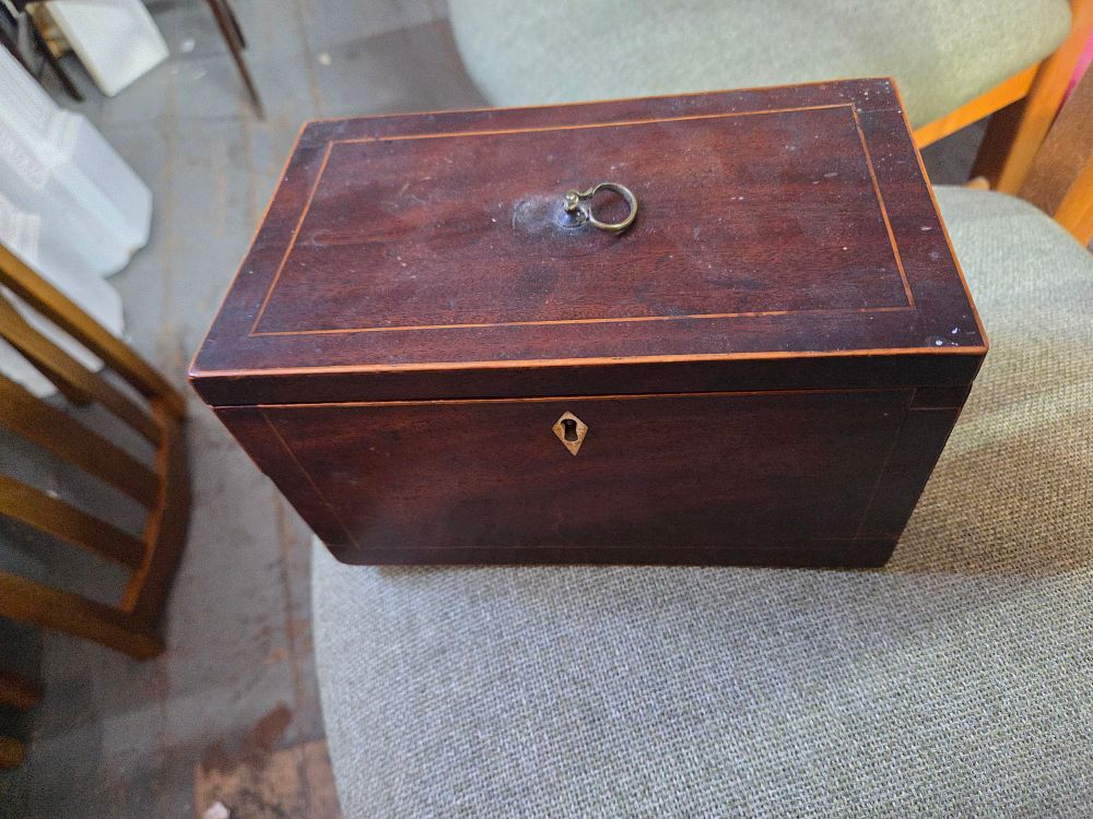 Lot 224 – A George III Mahogany String-Inlaid Tea Caddy