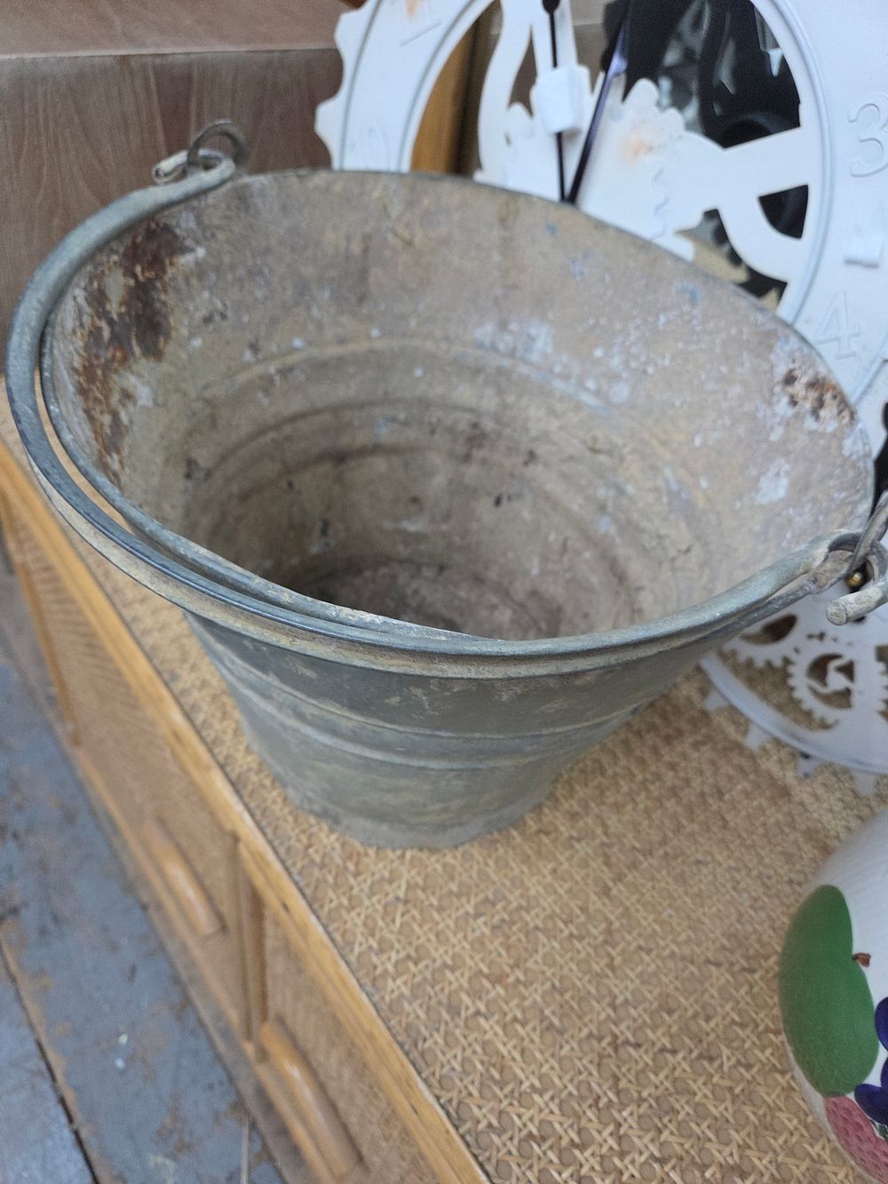 Lot 261 – A Vintage Galvanised Metal Bucket