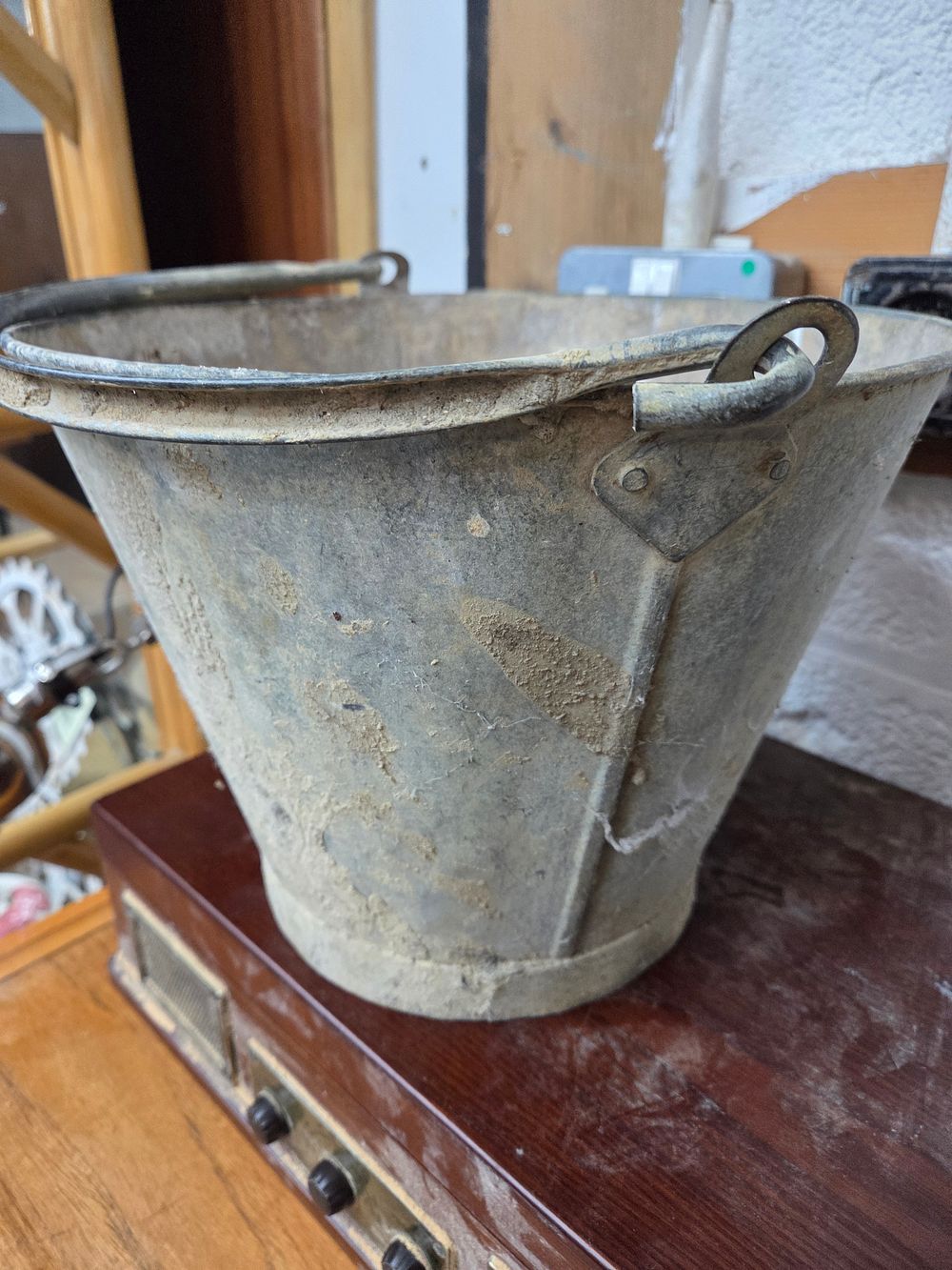 Lot 263 – A Vintage Galvanised Steel Bucket