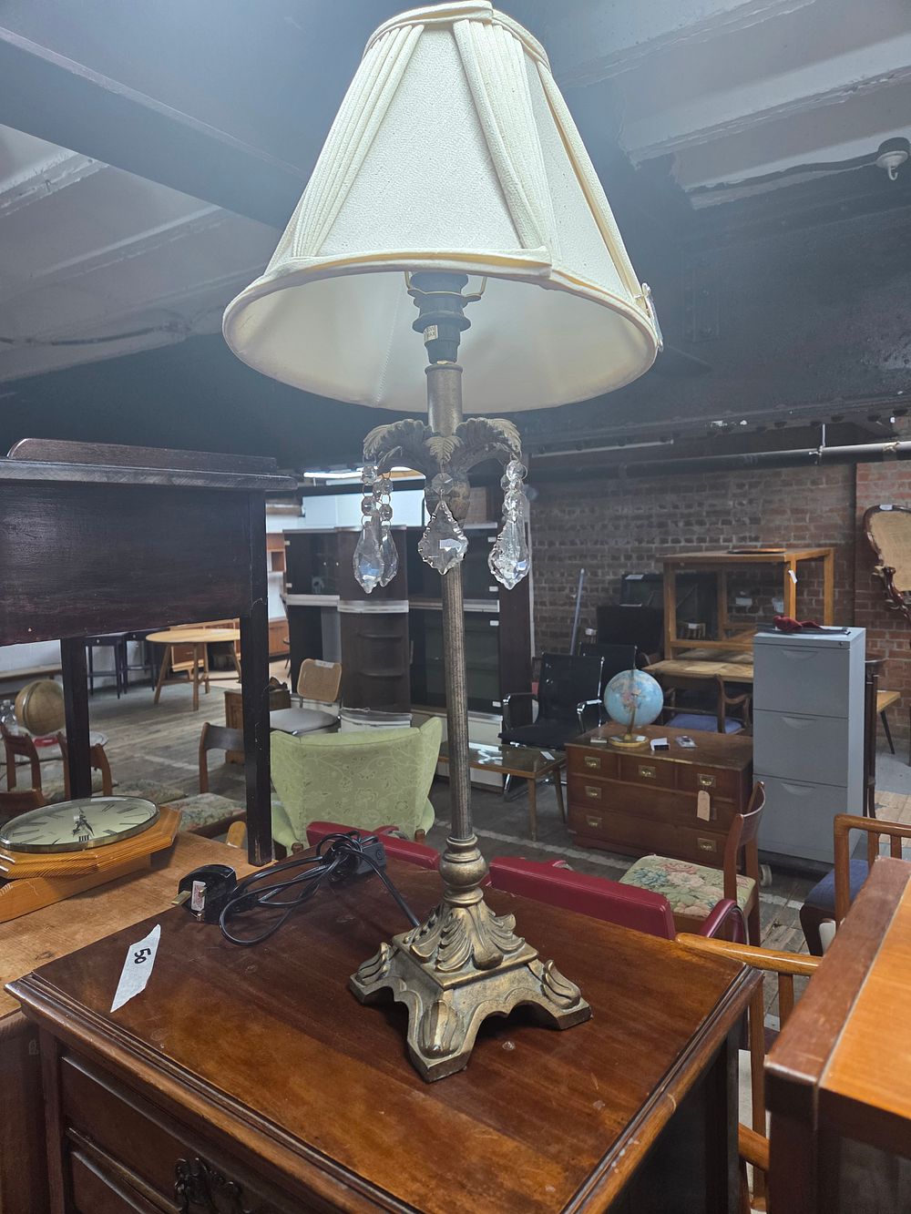 Lot 289 – A Vintage Brass Table Lamp with Crystal Drops not tested