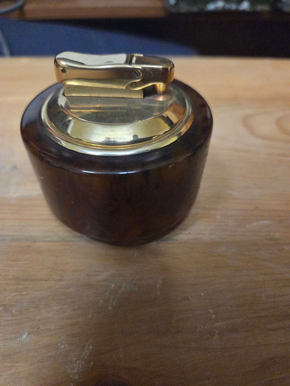 Lot 295 – Vintage Colibri Faux-Tortoiseshell Table Lighter not tested