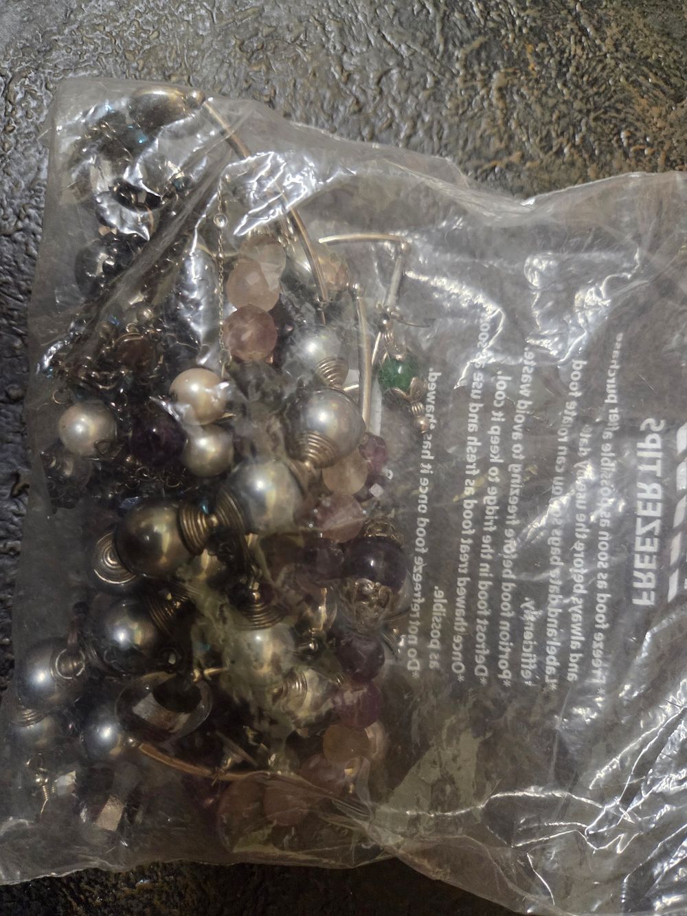 Lot 302 – A Collection of Vintage Jewellery and Beadwork