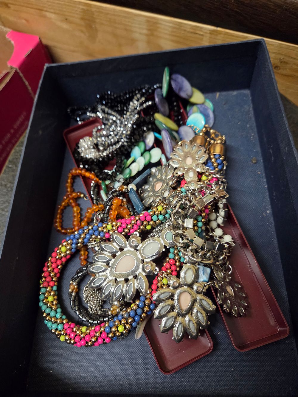 Lot 305 – A Collection of Vintage Costume Jewellery
