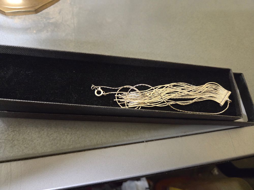 Lot 307 – A Vintage Silver Multi-Strand Liquid Silver Necklace