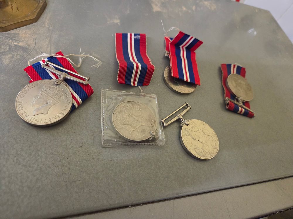 Lot 326 – A Collection of Second World War Medals af