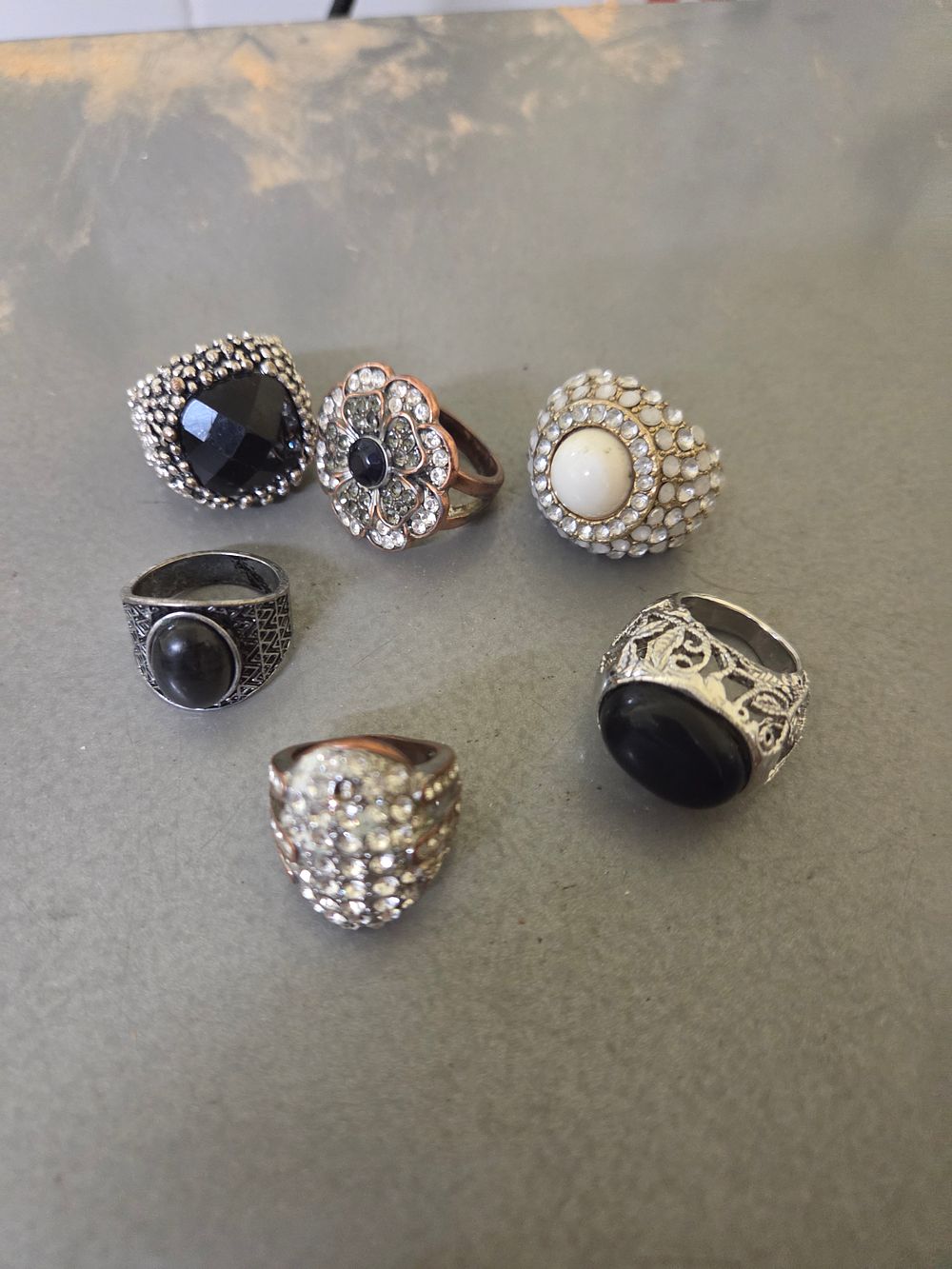 Lot 327 – An Assortment of Vintage Style Cocktail Rings
