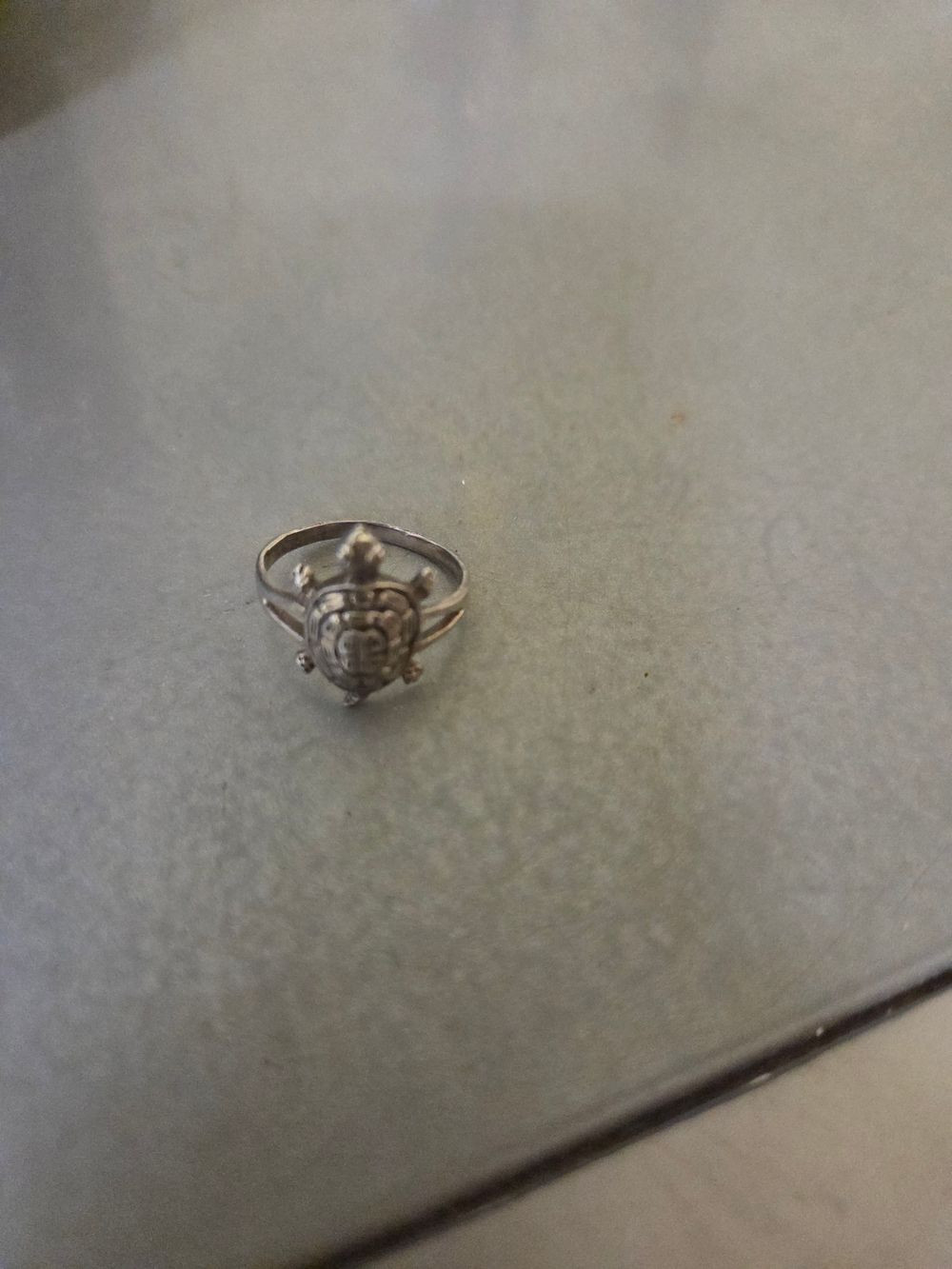 Lot 335 – A Vintage Silver Turtle Ring