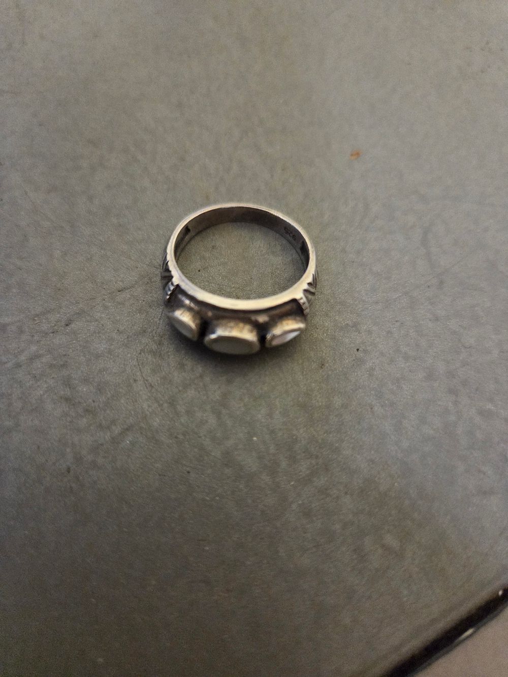 Lot 340 – A Vintage Silver and Mother-of-Pearl Band Ring