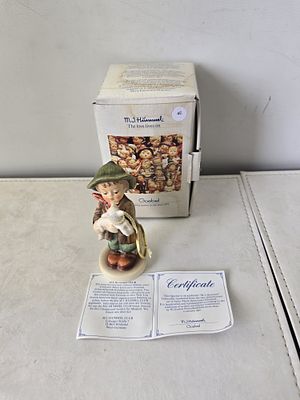 1992 Goebel M.I. Hummel Sch&auml;ferbub Lost Sheep (HUM 383) Final Issue. This is an authentic 