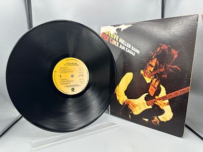 1976 Capitol Records Steve Miller Band Fly Like an Eagle Vinyl Album - ST-11497 - Records are 